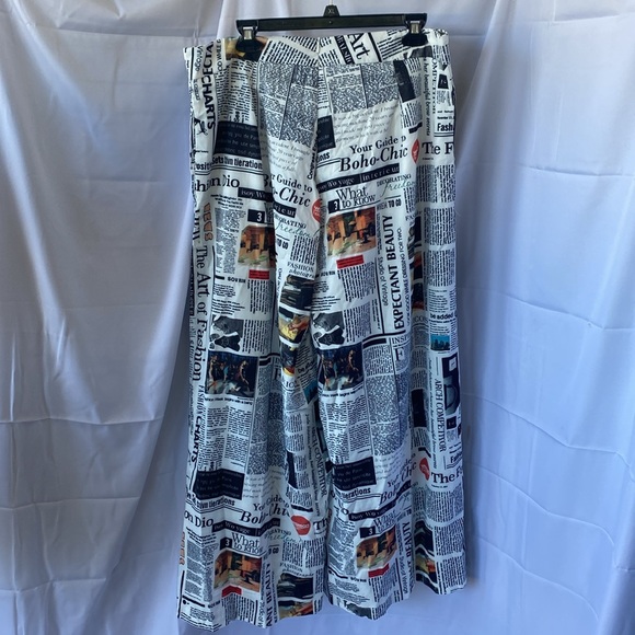 Newspaper print palazzo pants - Picture 4 of 4